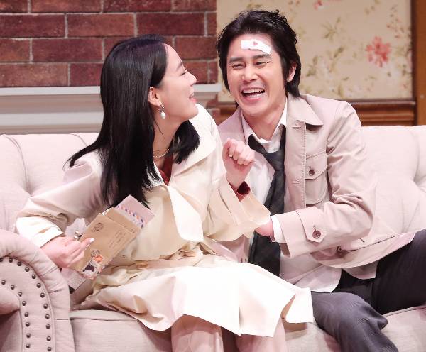 배우 이주연, 정태우가 2021년3월10일 오후 서울 강남구 삼성동 백암아트홀에서 진행된 연극 '스페셜 라이어' 프레스콜에 참석해 열연을 하고 있는 모습. 사진은 기사 내용과 직접적인 관계가 없음./사진=머니투데이