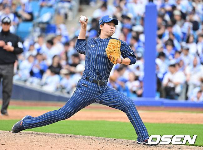 [OSEN=대구, 이석우 기자] 12일 대구삼성라이온즈파크에서 2026 신한 SOL KBO 리그 삼성 라이온즈와 NC 다이노스의 경기가 열렸다. 홈팀 삼성은 원태인이, 방문팀 NC는 토다가 선발 출전했다. 삼성 라이온즈 장찬희가 역투하고 있다. 2026.04.12 / foto0307@osen.co.kr