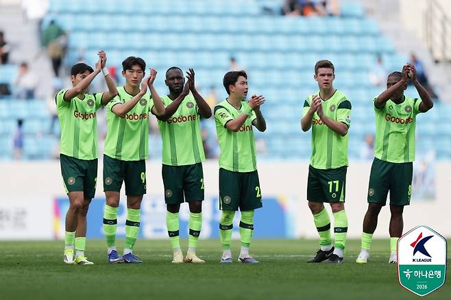 대구FC전이 끝난 뒤 김포FC 선수들. /사진=한국프로축구연맹 제공