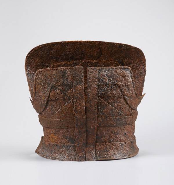 함안 도항리 13호 출토 판갑옷.