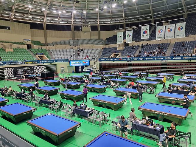 ▲ 전국 당구 동호인과 전문 선수들이 한자리에 모이는 '2026 안동시장배 전국 3쿠션 당구대회'가 오는 15일부터 19일까지 5일간 안동체육관에서 열린다.
