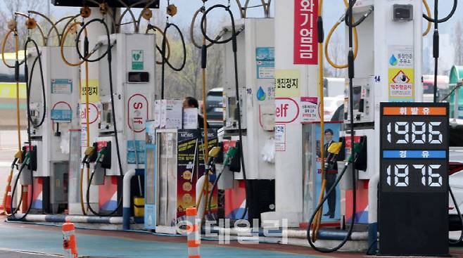 고유가로 인해 한산한 주유소 모습(사진=이데일리DB)