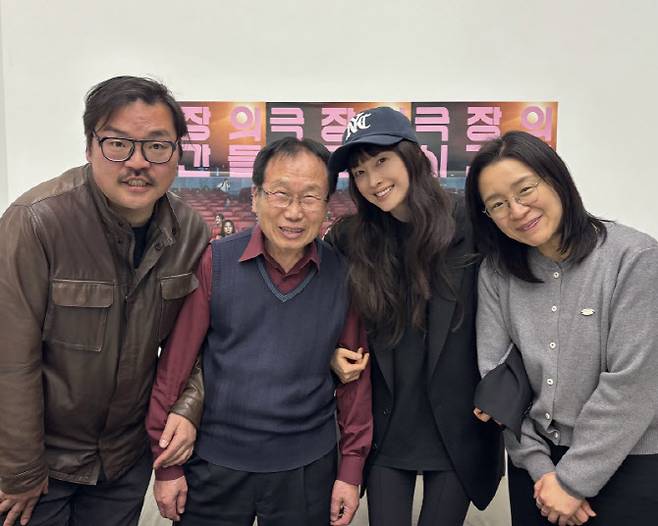 지난 7일 씨네큐브에서 진행된 영화 '극장의 시간들' 씨네토크에 함께한 이종필 감독(왼쪽부터), 홍성희 영상실장, 이나영 배우, 윤가은 감독.(사진=티캐스트)