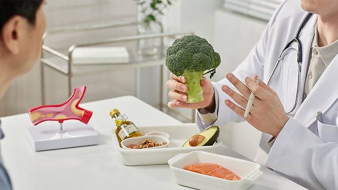 한국인의 평균 소금 섭취량은 권고량의 약 2배에 달한다|출처: 클립아트코리아