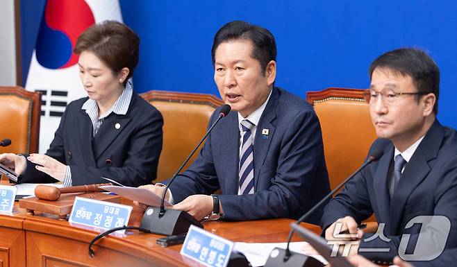 정청래 더불어민주당 대표가 13일 서울 여의도 국회에서 열린 최고위원회의에서 모두발언하고 있다. 2026.4.13 ⓒ 뉴스1 이승배 기자