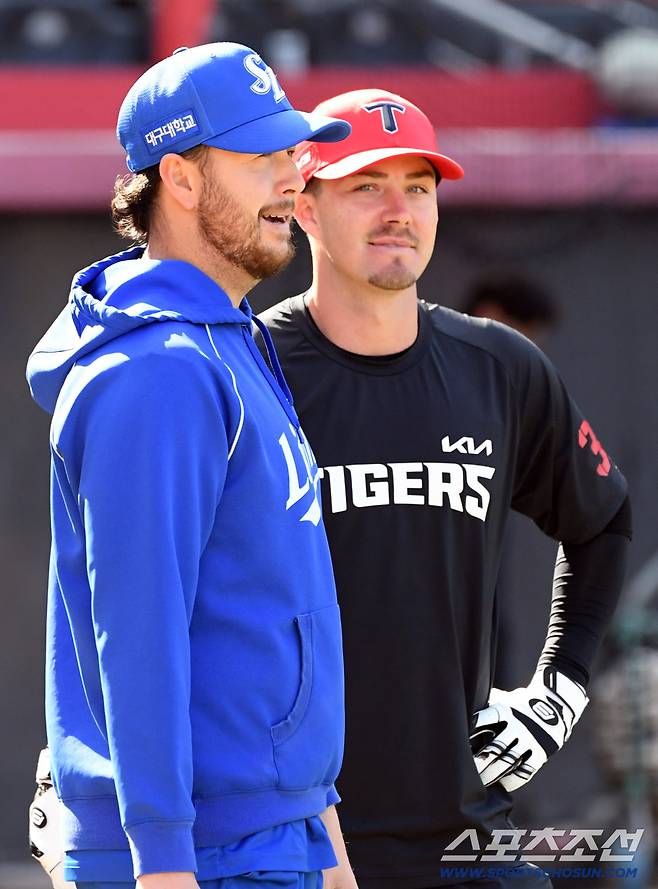 삼성과 KIA 유니폼을 입고 오러클린과 데일.