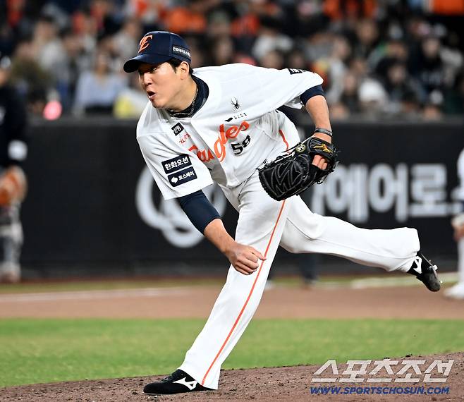 한화 구원투수 박상원은 11~12일 KIA전에 연속 등판해 1.2이닝 5실점했다. 허상욱 기자