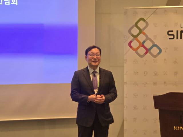 김원종 한국공작기계산업협회 회장이 기자간담회에서 인사말을 전하고 있다.(사진=지디넷코리아)