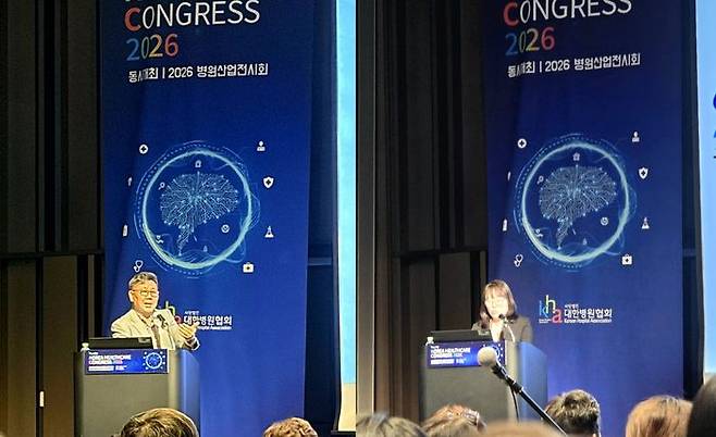 가천대 길병원 관계자들이 10일 서울 삼성동 코엑스에서 열린 '제17회 코리아 헬스케어 콘그레스 2026'에서 IT 활용 우수 혁신 사례를 발표하고 있다. ⓒ가천대 길병원