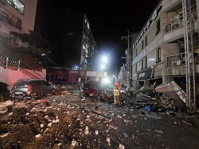 충북 청주시 흥덕구 봉명동의 가스 폭발사고 현장. 뉴시스