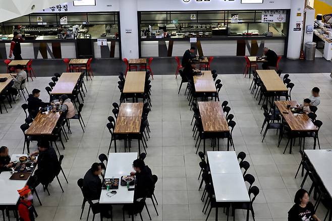 2026년 3월 24일 경기도 용인시 기흥구 공세동에 위치한 경부고속도로 상의 부산 방향 고속도로 휴게소 푸드코트 모습. 용인=이종근 선임기자 root2@hani.co.kr