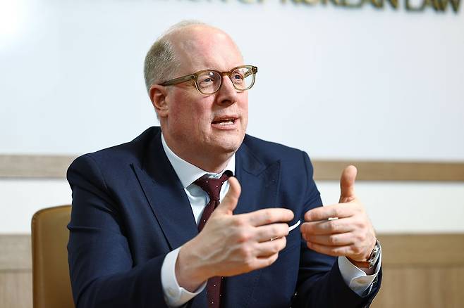 오스틴 패리시 전 미국로스쿨협의회(AALS) 회장이 지난 2일 서울 중구 법학전문대학원협의회에서 중앙일보와 인터뷰하고 있다. 김종호 기자.