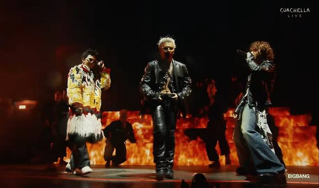 그룹 빅뱅이 12일(현지시간) 미국 캘리포니아에서 열린 대형 음악 축제 ‘코첼라 밸리 뮤직 앤드 아츠 페스티벌’에서 무대를 선보이고 있다. 코첼라 유튜브 캡처