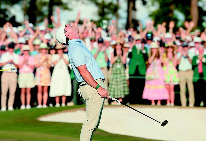 로리 매킬로이가 우승을 확정 짓는 퍼트에 성공한 뒤 포효하고 있다. 로이터연합뉴스