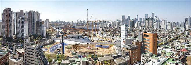 서울 동작구 노량진6구역 공사 현장. 이곳에 총 1499가구 규모 아파트 단지 ‘라클라체자이드파인’이 들어설 예정이다. (윤관식 기자)