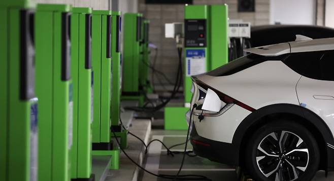 지난 3월30일 서울 시내 한 빌딩 내 전기차 주차구역에 차량이 주차된 모습. /사진=뉴스1