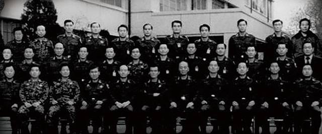 979년 12·12 쿠데타 이후 보안사에서 기념촬영을 하는 신군부 세력 34명. 연합뉴스