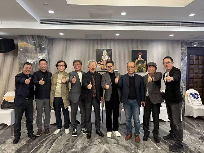 지난 3월 29일 중국 베이징 중관촌 국제혁신센터에서 열린&nbsp;‘국제영상산업 과기혁신대회’ 참석한 한국과 중국의&nbsp;주요 인사들이 기념촬영을 하고 있다.&nbsp;한국예술문화단체총연합회 제공