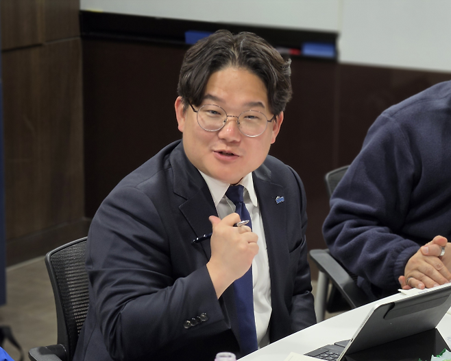 오영준 더불어민주당 대구 중구청장 예비후보가 13일 지역 각계각층의 목소리를 직접 듣는 ‘릴레이 경청 간담회’ 행보에 나섰다. 오영준 예비후보 선거사무소 제공