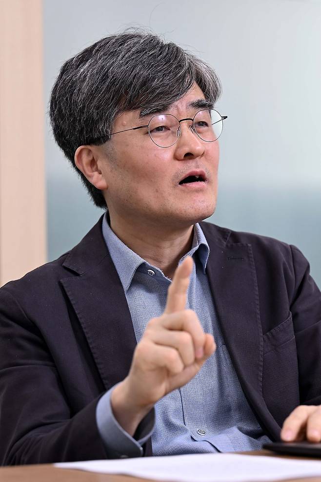 어윤성 광운대 교수가 13일 서울 노원구 광운대학교에서 서울경제신문과 인터뷰를 하고 있다. 조태형 기자