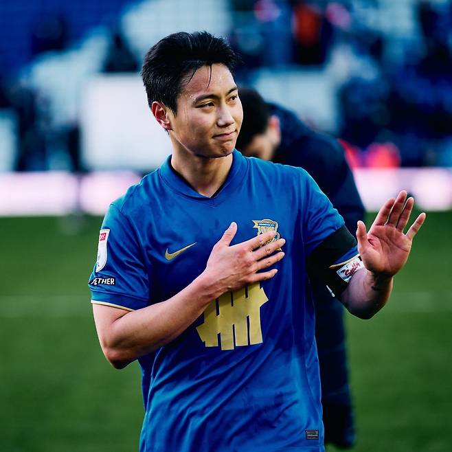 백승호는 12일(한국시간) 세인트 앤드류스 나이트헤드 파크서 열린 렉섬과 홈경기서 코너킥으로 도움을 기록했다. 사진출처|버밍엄 시티 페이스북