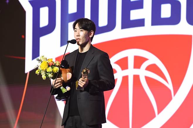 현대모비스 서명진은 ‘2025~2026 LG전자 프로농구’ 정규리그 시상식서 기량발전상을 받았다. 그는 이번 시즌 느낀 경험으로 한 단계 더 도약하려고 한다. 사진제공｜KBL