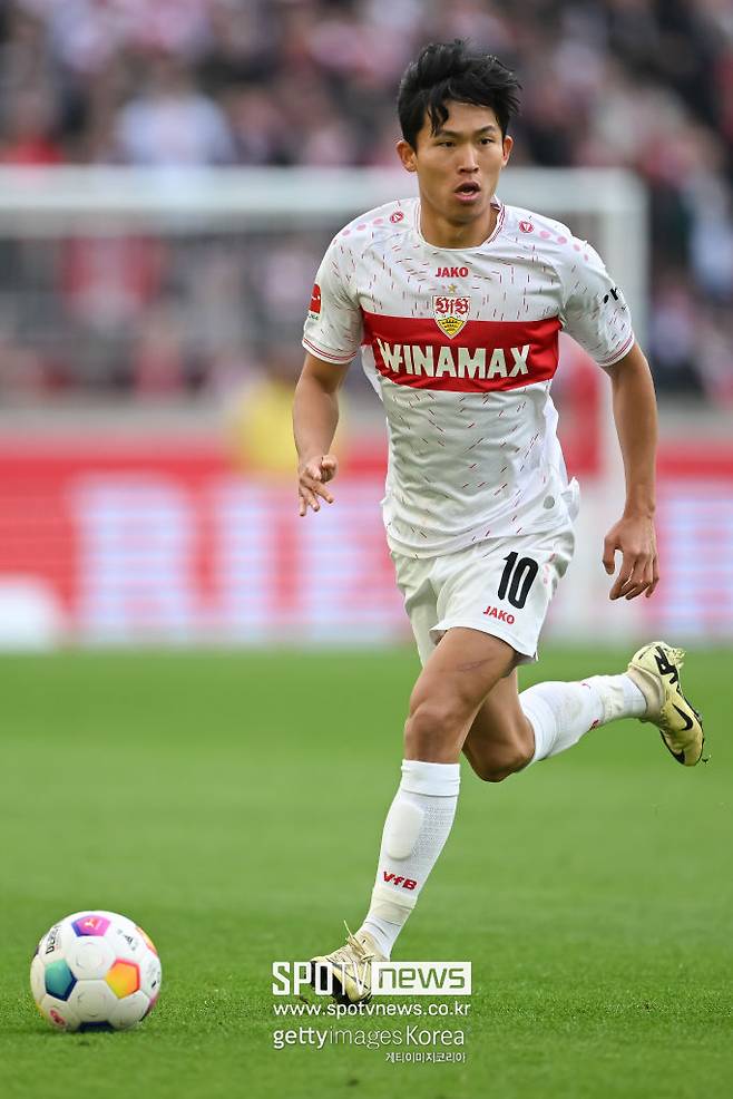 ▲ 올 시즌 리그에서만 1138분을 뛰어 팀 내 14위를 기록 중인 베를린 주축 윙어 정우영이 새롭게 출항한 '에타호'에서도 주요 역할을 맡을 수 있을지 주목된다. 올해 그는 리그에서 3골 1도움, 컵대회에선 1골을 적립했다. 선발과 교체를 오가며 시즌 내내 출전 기회를 얻어온 만큼 팀 잔류 경쟁에 힘을 보탤 자원으로 평가된다.