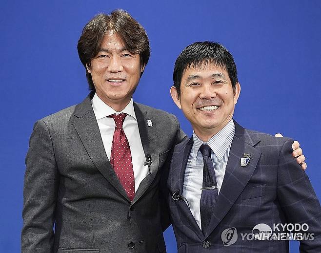 홍명보 감독이 이끄는 대한민국 축구 대표팀이 1일(한국시간) 오스트리아 빈에 있는 에른스트 하펠 스타디온에서 열린 오스트리아와의 3월 두 번째 평가전에서 0-1로 패했다.&nbsp;  마르셀 자비처에게 결승 골을 내주면서 한국은 7년 만에 처음으로 2경기 연속 무득점 경기를 당했다.  한국은 지난달 28일 코트디부아르전 0-4 충격패를 당하며 출발했다. 가상의 남아프리카공화국인 코트디부아르의 1.5군을 상대로 무려 4골을 헌납하며 무너졌다.&nbsp;2026년부터 실시간으로 경기 결과가 반영되는 FIFA 랭킹에서 한국은 무려 3계단 떨어진 25위(1588.66점)로 가라앉았다. 한국을 꺾은 24위 오스트리아(1593.45점)보다 아래로 내려갔다.&nbsp;연합뉴스