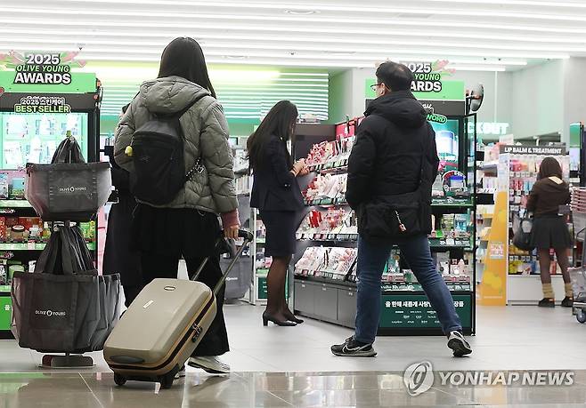 인천 영종도 인천국제공항 한 올리브영 매장의 모습 [연합뉴스 자료사진]