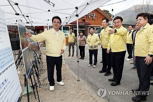 윤호중 장관, 하천 불법시설 정비 실태 점검(기사와 직접 상관 없음) [연합뉴스 자료사진. 재판매 및 DB 금지]