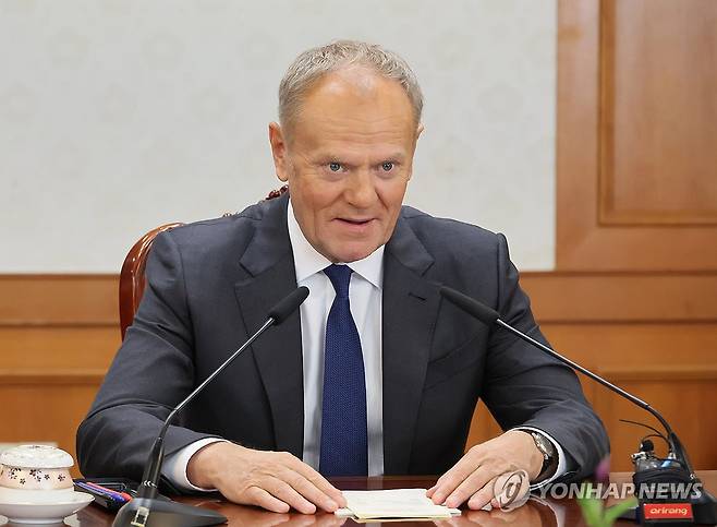 김민석 총리와 회담하는 투스크 폴란드 총리 (서울=연합뉴스) 이정훈 기자 = 도날트 투스크 폴란드 총리가 13일 서울 종로구 정부서울청사에서 김민석 국무총리와 회담하고 있다. 2026.4.13 uwg806@yna.co.kr