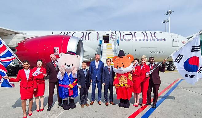 ▲14일 인천공항 제2여객터미널 주기장에서 열린 버진 애틀랜틱항공의 '인천공항↔런던' 취항 기념식. /사진제공=인천공항공사