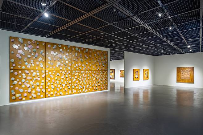 2026 동시대미감전 김덕용 작가의 빛과결 자생지미 전시 전경 <성남문화재단 제공>