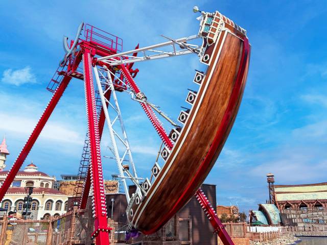 롯데월드 어드벤처 부산 신규 어트랙션 ‘파이러츠스윙십’. 롯데월드 어드벤처 부산 제공