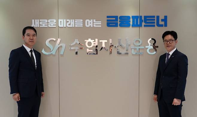 신학기 Sh수협은행장(왼쪽)과 김윤호 Sh수협자산운용 신임 대표 / 제공 = Sh수협은행