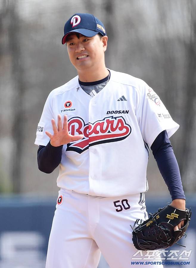 14일 이천 두산베어스파크에서 열린 KBO리그 시범경기 두산과 삼성의 경기. 투구하는 두산 이영하. 이천=송정헌 기자songs@sportschosun.com