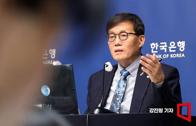 이창용 한국은행 총재가 지난 1월15일 오전 서울 중구 한은에서 열린 통화정책방향 결정 회의 후 기자간담회에서 취재진 질문에 답하고 있다.