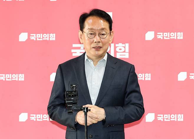 <YONHAP PHOTO-2467> 한동훈 출마 관련 입장 밝히는 김도읍 의원    (서울=연합뉴스) 배재만 기자 = 국민의힘 김도읍 의원이 14일 국회에서 부산 북갑에 출마할 것으로 예상되는 한동훈 전 대표와 관련, 입장을 밝히고 있다. 2026.4.14    scoop@yna.co.kr/2026-04-14 10:14:34/<저작권자 ⓒ 1980-2026 ㈜연합뉴스. 무단 전재 재배포 금지, AI 학습 및 활용 금지>