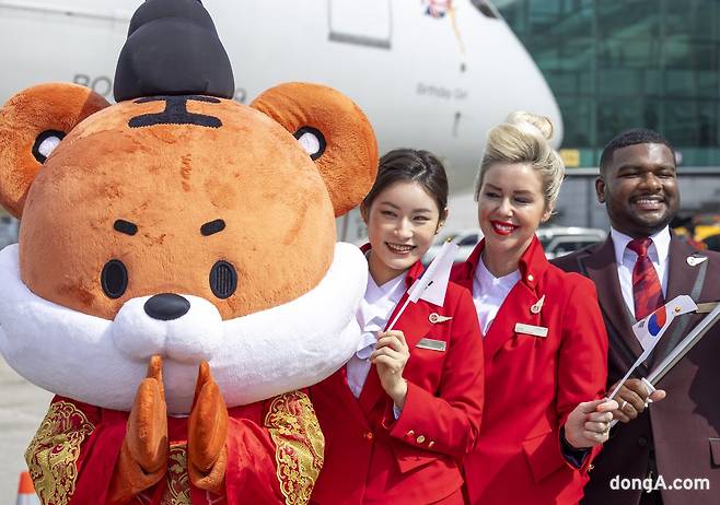 버진애틀랜틱 승무원들. 버진애틀랜틱 제공