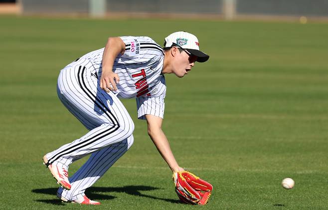 천성호가 미국 애리조나 캠프에서 수비 훈련을 하고 있다. 사진=LG 제공