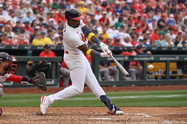 <yonhap photo-2709=""> ST LOUIS, MISSOURI - APRIL 12: Jordan Walker #18 of the St. Louis Cardinals hits a single against the Boston Red Sox in the sixth inning at Busch Stadium on April 12, 2026 in St Louis, Missouri. Joe Puetz/Getty Images/AFP (Photo by Joe Puetz / GETTY IMAGES NORTH AMERICA / Getty Images via AFP)/2026-04-13 06:46:48/ <저작권자 ⓒ 1980~2026 ㈜연합뉴스. 무단 전재 재배포 금지, AI 학습 및 활용 금지></yonhap>