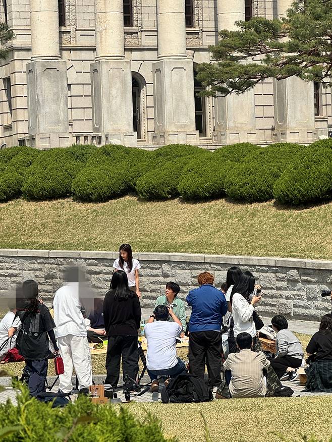 웹예능 ‘26학번 지원이요’ 촬영 중인 차태현과 하지원 (사진=독자 제공.)