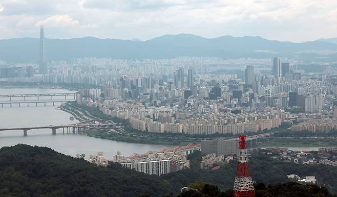 남산 N서울타워에서 바라본 서울 시내 아파트 단지 모습. [사진=연합뉴스]