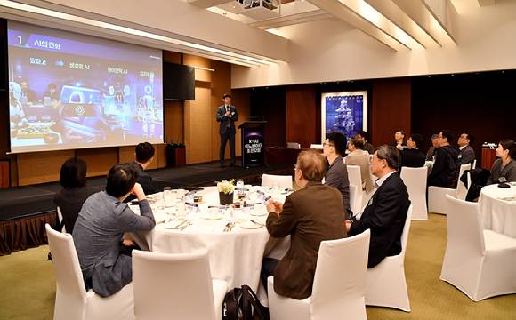 김경만 과학기술정보통신부 인공지능정책실장이 14일 서울 용산구 한남동 그랜드하얏트서울에서 열린 K-AI 이노베이터 조찬모임에서 'AI G3를 위한 K-AI 정책방향'을 주제로 발표하고 있다.  [사진=곽영래 기자]