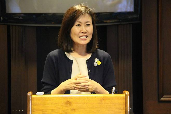 2016년 5월 20일(현지시간) 당시 미국 캘리포니아주 오렌지카운티 최초의 한국계 여성 수퍼바이저(행정위원)인 미셸 박 스틸 부의장이 워싱턴 DC 공화당 전국위원회(RNC) 본부에서 열린 한국 특파원 간담회에서 발언하고 있다. 연합뉴스