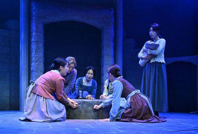 뮤지컬 ‘저항: 찬송이 된 사람들’의 한 장면. 프랑스 위그노들이 당국 탄압에도 신앙을 유지하려고 애쓰는 모습이다. 신석현 포토그래퍼