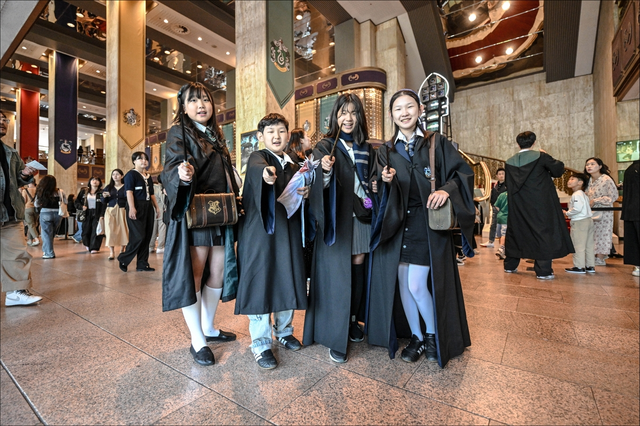해리 포터 복장으로 공연을 보러 온 관객들. 세종문화회관 제공