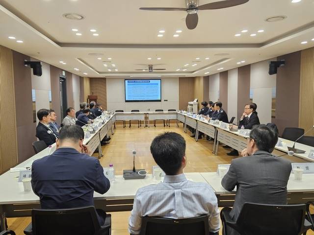 14일 세종연구소 컨퍼런스룸에서 진행된 ‘이란전쟁 따라잡기’ 2회차 세미나 모습. 서울안보포럼 제공