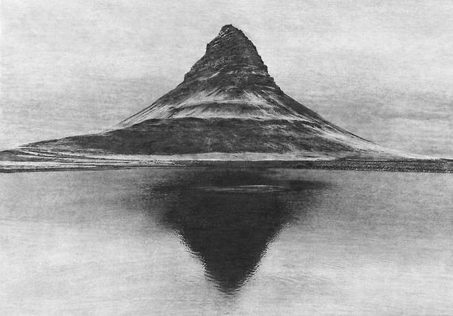 Jungjin Lee Unseen #62 2024 Archival pigment print 109 x 152 cm Ed. 3+2AP Courtesy of the artist and PKM Gallery. *재판매 및 DB 금지