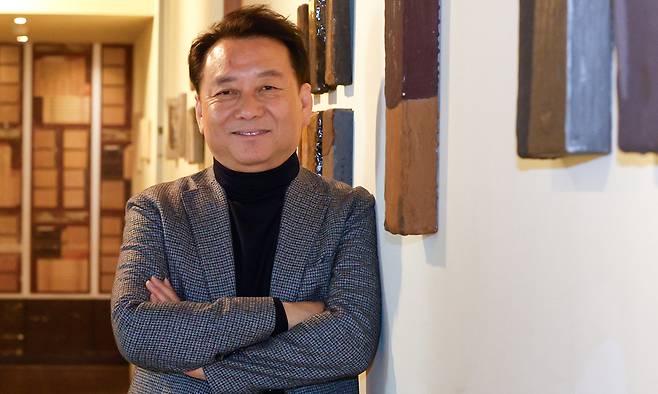 이광재 중소벤처기업부 중소·벤처·소상공인 민관 정책협의회 공동위원장이 지난 7일 서울 중구 컨퍼런스하우스 달개비에서 진행한 세계일보와의 인터뷰 전에 포즈를 취하고 있다. 이 위원장은 “기존 질서를 답습하면 미래는 없다”며 “인공지능(AI)이라는 무기로 새로운 세상을 열어야 한다”고 말했다. 유희태 기자